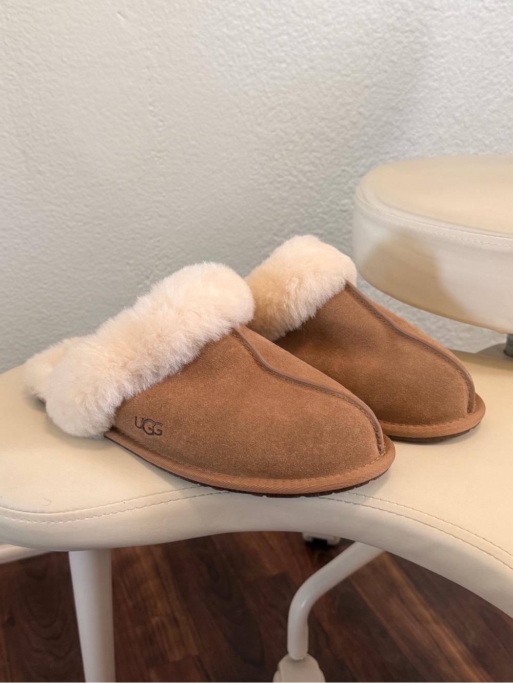 BRAND NEW | UGG Cream Shearling Lined Slip-On Clog | Women’s Scuffette